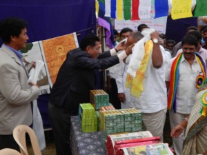 Karnataka Cooperative Minister Shri Mahadeva Prasad visits Tibetan Cooperative stall